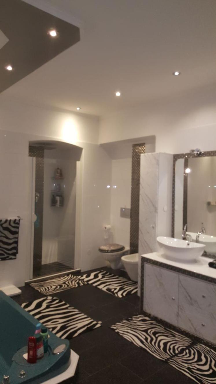 Grosse Wohnung Naehe Zentrum ウィーン エクステリア 写真